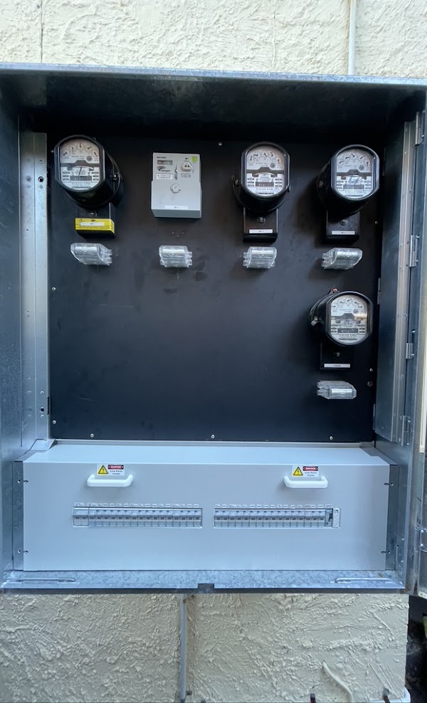 Commercial switchboard and metering installation